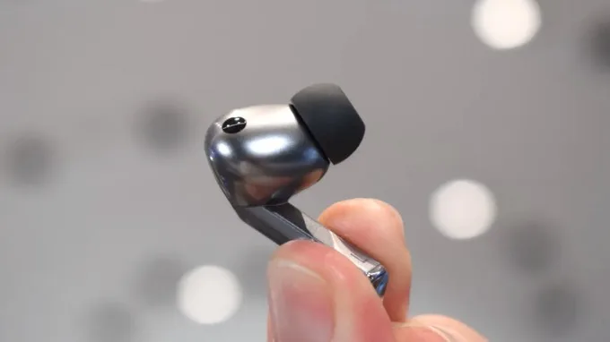 Galaxy Buds 3 Pro có thiết kế in-ear với phần mút cao su ở đầu