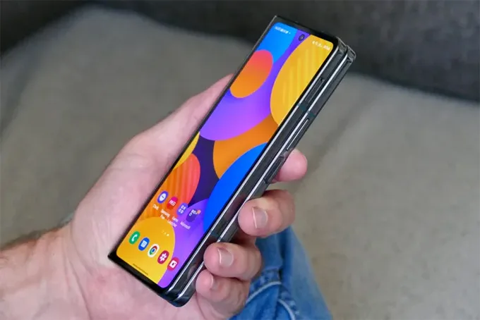 Màn hình phụ Galaxy Z Fold 4