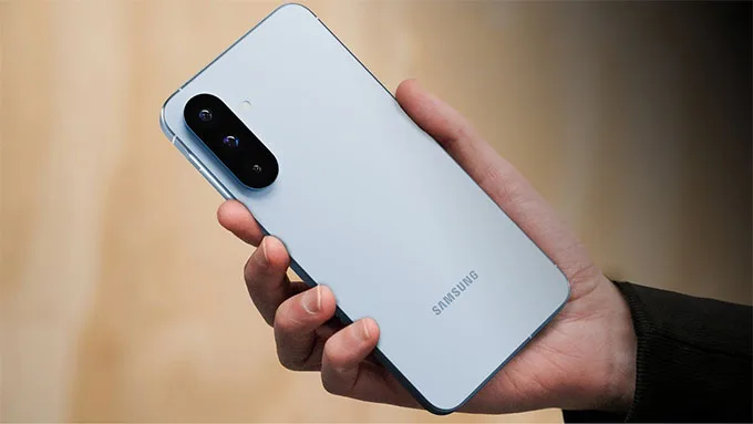 Samsung vẫn trung thành với ngôn ngữ thiết kế tối giản trên Galaxy A56