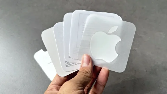 Sticker trong hộp iPhone 15 Pro Max