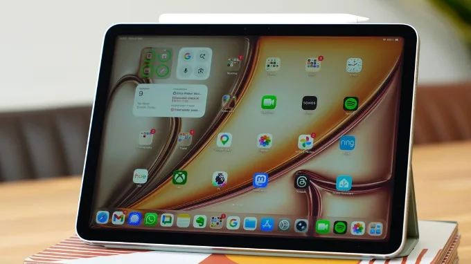 Cả hai thiết bị đều có thể nâng cấp lên hệ điều hành iPadOS 26 mới nhất
