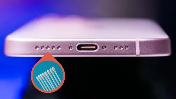 Vệ sinh loa khi loa iPhone 15 bị rè