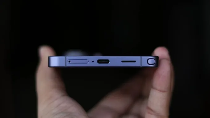 Cả 2 máy đều được trang bị viên pin 5.000mAh