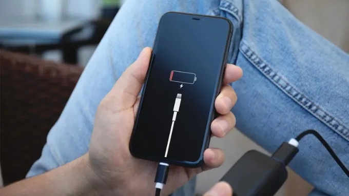 Mẹo hạn chế iPhone sạc chậm hoặc không vào pin