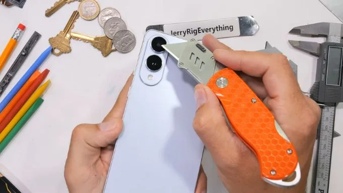 Kính camera chống trầy xước tốt