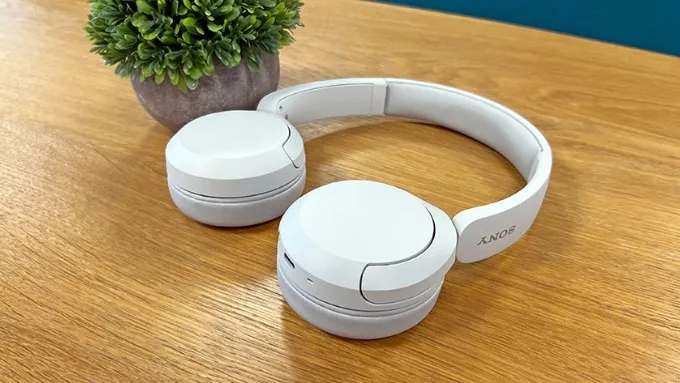 Tai nghe chụp tai Bluetooth Sony WH-CH520 là mẫu tai nghe Sony ở phân khúc giá rẻ