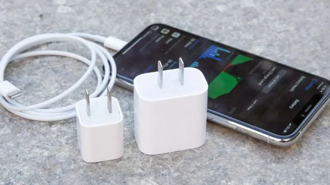 Dùng sạc pin iPhone chính hãng hoặc chất lượng, đúng điện áp