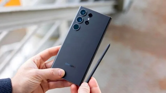 Thiết kế iPhone 15 Pro Max và Samsung S23 Ultra