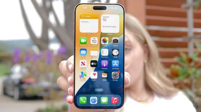 iPhone 16 Pro Max hiển thị tốt dưới ánh sáng mặt trời