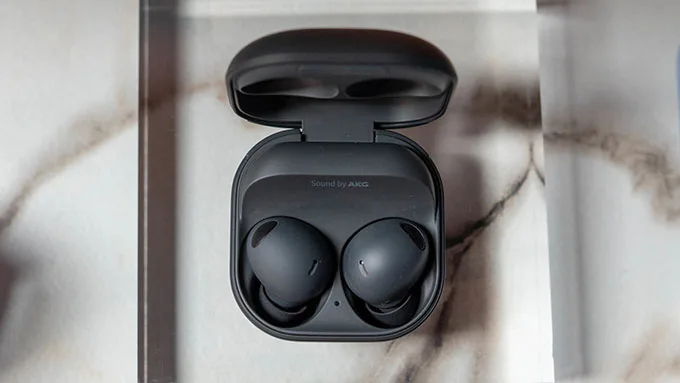 So sánh chi tiết Galaxy Buds 2 và Galaxy Buds 2 Pro: pin