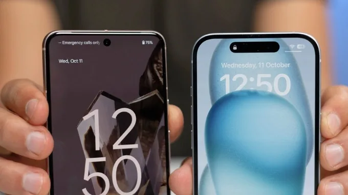 Google Pixel 8 có màn hình đục lỗ, còn iPhone 15 có Dynamic Island