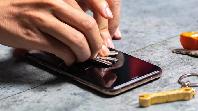 Dùng cường lực iPhone để bảo vệ điện thoại của bạn