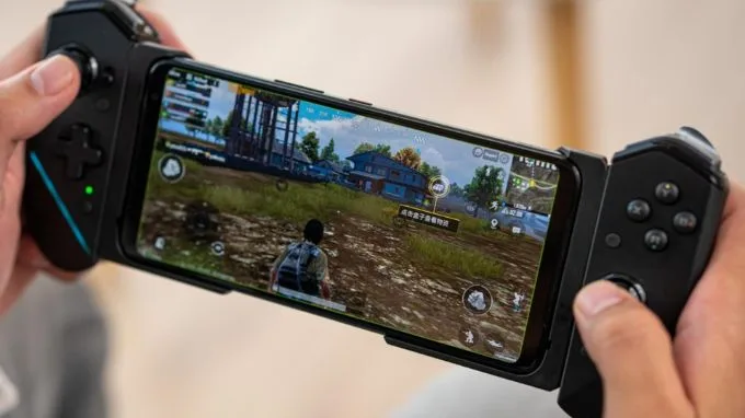 Phụ kiện cầm tay cho điện thoại khi chơi game