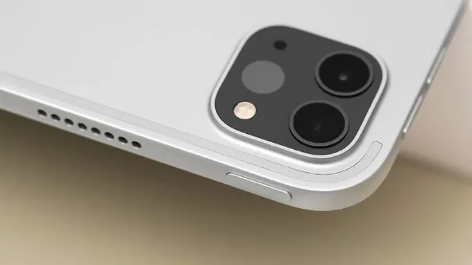 iPad Pro M1 được trang bị 1 cụm camera tích hợp