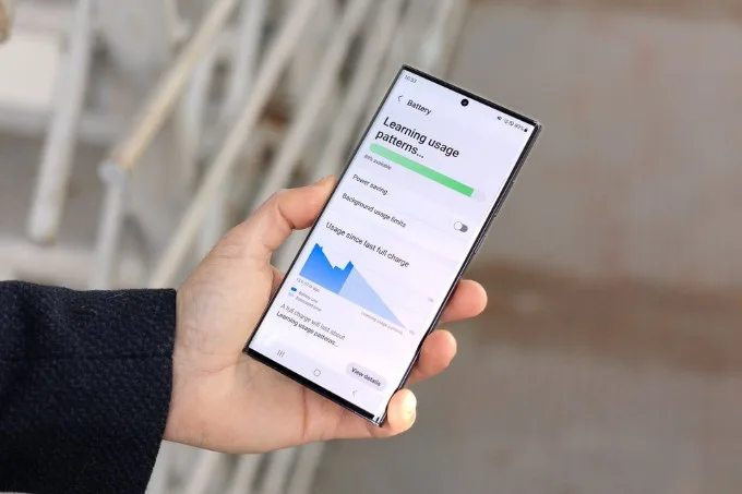 Thời lượng pin của iPhone 15 và Samsung S23 Ultra