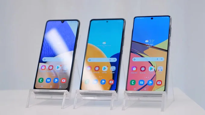 Màn hình và camera trước Galaxy A73 lớn hơn Galaxy A53