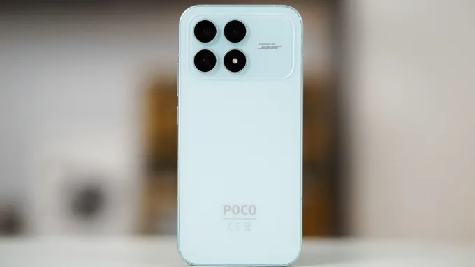 POCO F8 Pro sở hữu thân máy lớn với kích thước 157.5 x 75.3 x 8.8 mm, trọng lượng 199g