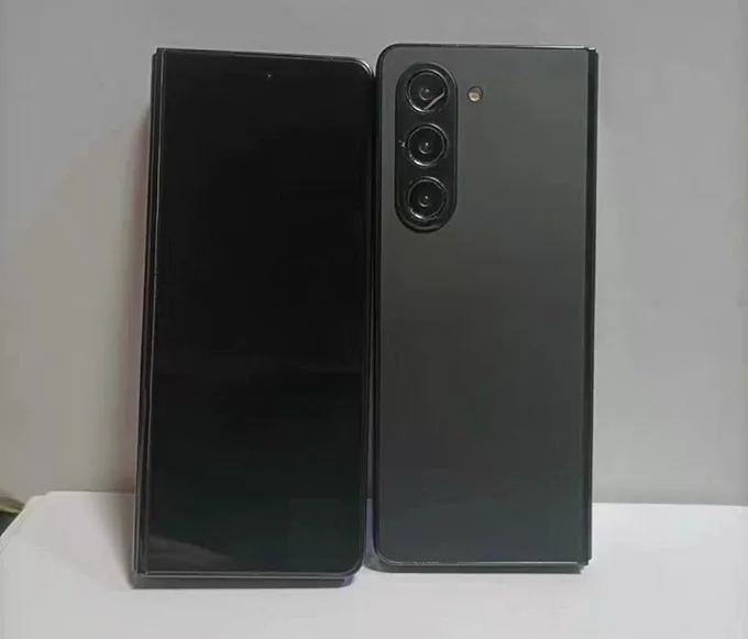 Ảnh mô hình Galaxy Z Fold 5