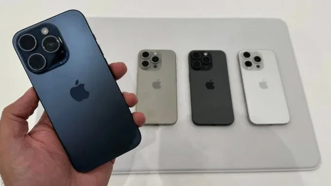 So sánh tùy chọn màu sắc iPhone 15 Pro và iPhone 15 Pro Max