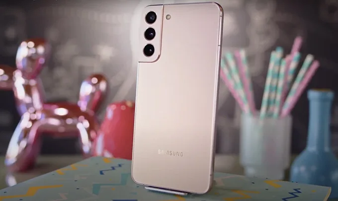 Galaxy S22 Plus sở hữu bộ 3 camera ở mặt sau