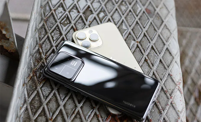 iPhone 14 Pro Max có thiết kế quen thuộc với màn hình phẳng