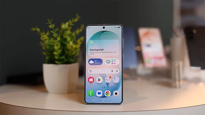Trên Galaxy S26 và Xiaomi 17 đều sử dụng màn hình OLED 6,3 inch