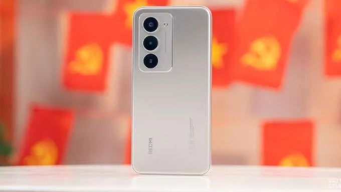 So sánh Redmi 15 4G và Redmi Note 15 5G về thiết kế