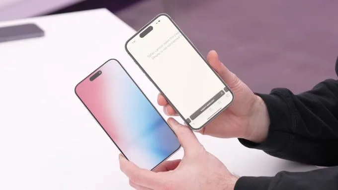 Viền bezel trên iPhone 15 Pro Max mỏng hơn so với iPhone 15 Plus