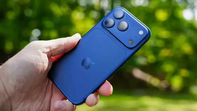 iPhone 17 Pro chuyển sang khung nhôm thay cho titanium, kết hợp các góc bo cong mềm hơn 