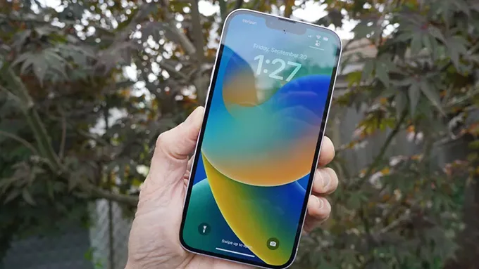 So sánh chi tiết iPhone 14 Plus 256GB và Samsung Galaxy S22 Ultra 5G 256GB: Cấu hình