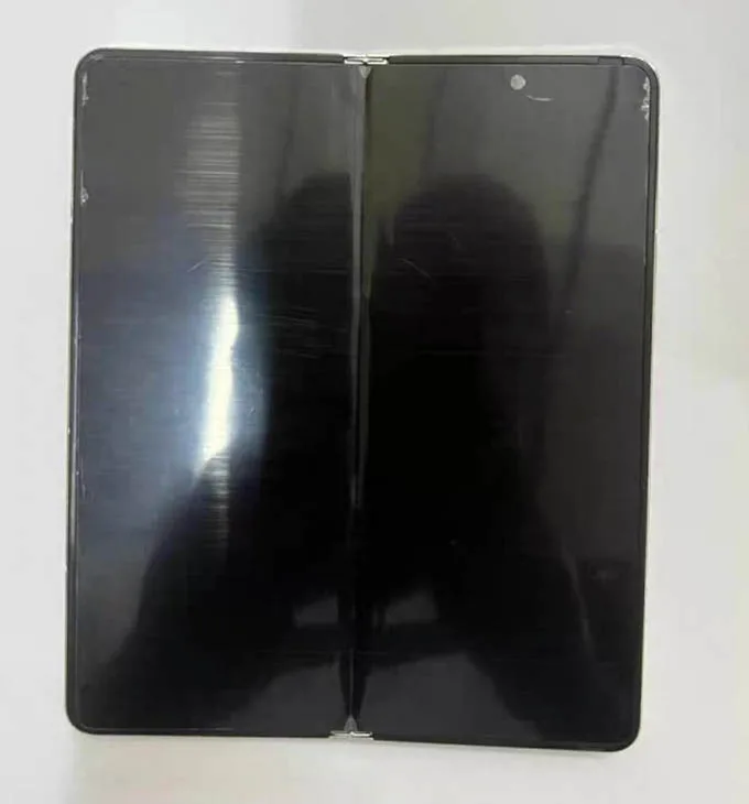 Galaxy Z Fold 5 có thiết kế màn hình gập ngang