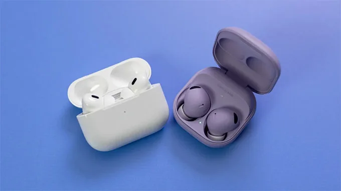AirPods Pro 2 và Galaxy Buds 2 Pro đều sở hữu ngoại hình bắt mắt