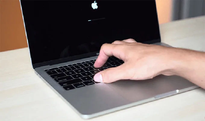 Khởi động lại máy Mac của bạn