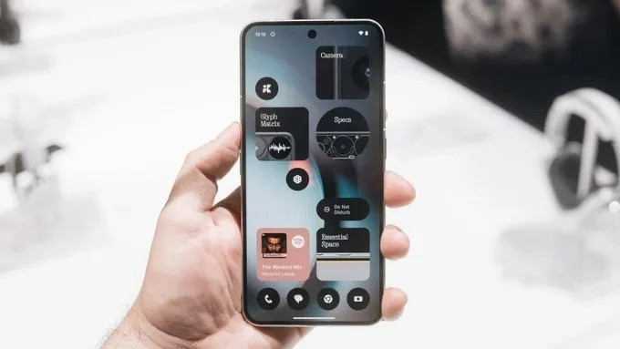 danh-gia-nothing-phone-3-ve-man-hinh-xtmobile