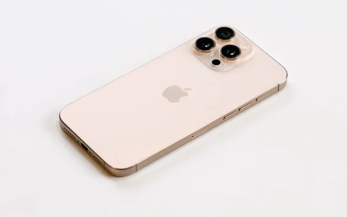 Ảnh thực tế iPhone 16 Pro Max Titan Sa Mạc