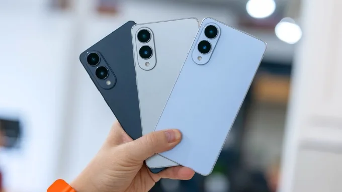 Galaxy S25 Edge có ba tùy chọn: Titanium Silver, Jetblack và Icyblue