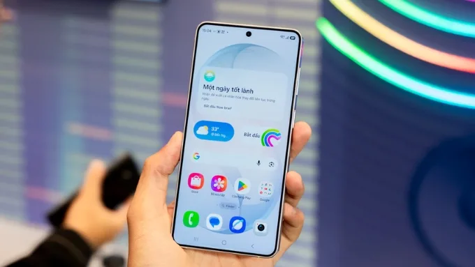 So sánh Galaxy S26 vs iPhone 17 Pro về màn hình, cả 2 đều sở hữu tấm nền 6.3 inch
