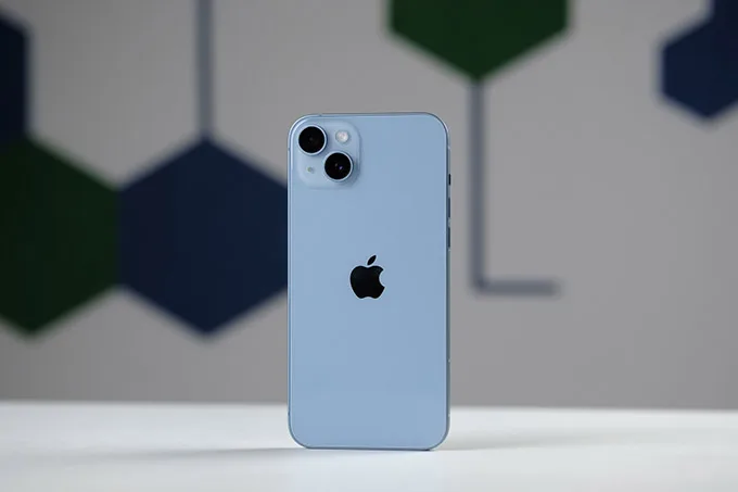 iPhone 14 màu xanh dương (Blue) phù hợp với người mệnh Thủy