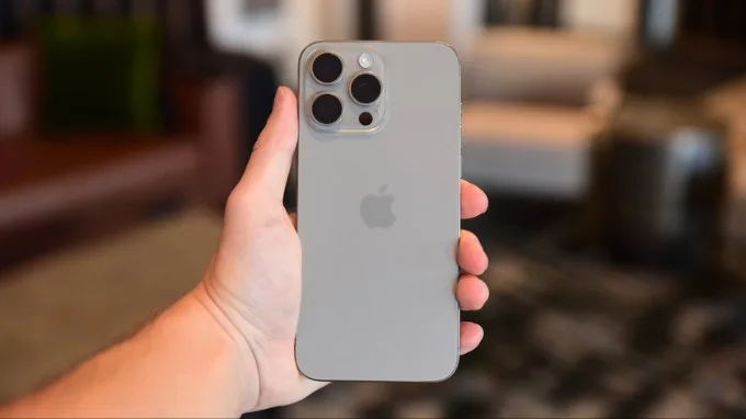 Ai nên mua iPhone 15 Pro Max 256GB VN/A?