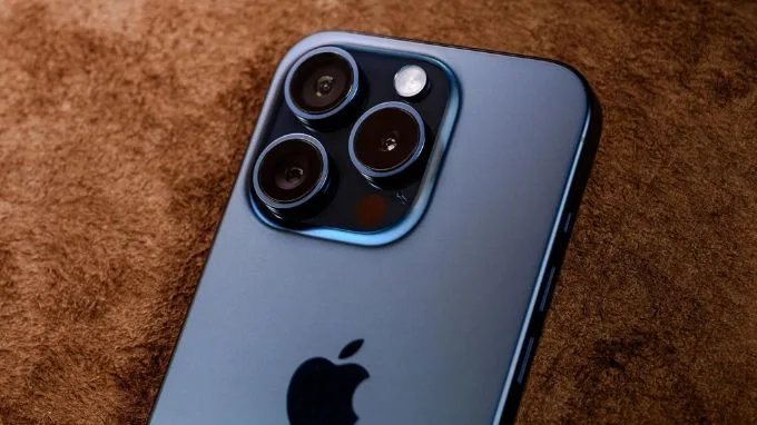 Quay video bằng camera sau iPhone 15