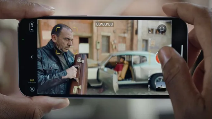 Sử dụng chế độ Cinematic để quay video ổn định hơn