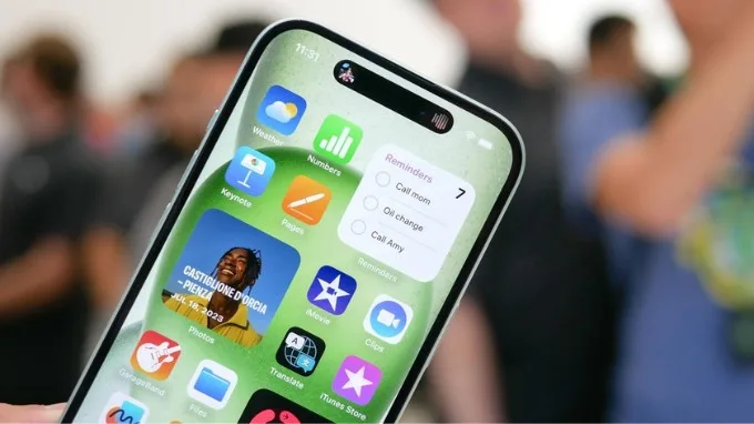 Cận cảnh màn hình Dynamic Island trên iPhone 15
