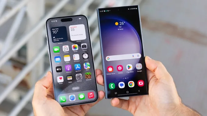 So sánh màn hình iPhone 15 Pro Max và Samsung S23 Ultra