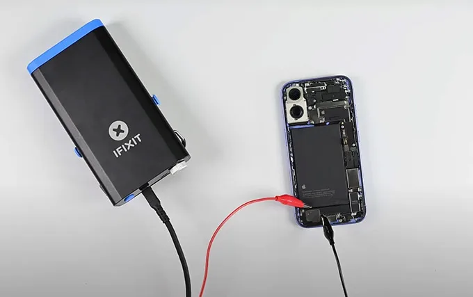 Pin kim loại mới trên iPhone 16 Pro và 16 Pro Max