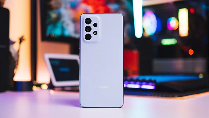 Galaxy A53 5G được hoàn thiện từ nhựa cao cấp