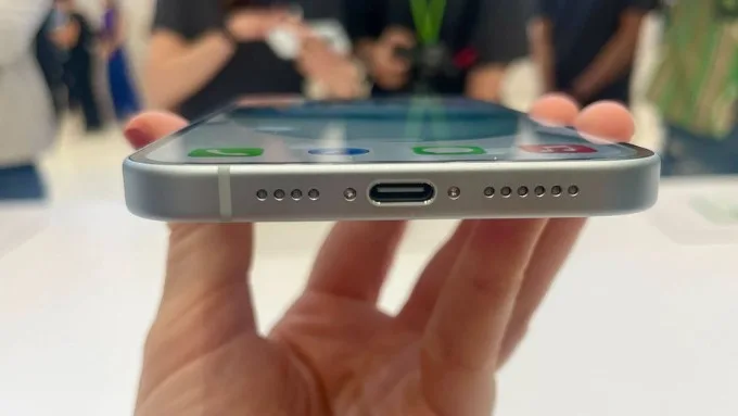 So sánh iPhone 17 và iPhone 15 về pin sạc