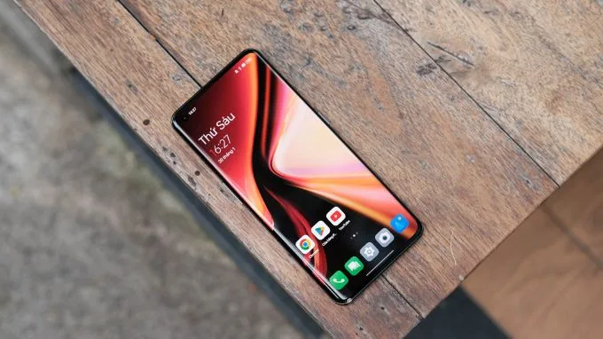 OnePlus 11 được trang bị màn hình AMOLED có kích thước 6.7 inch, độ phân giải là 2K+