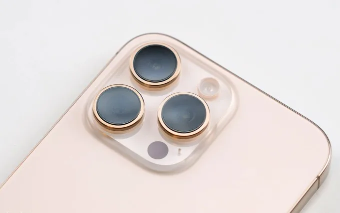 Ảnh thực tế iPhone 16 Pro Max Titan Sa Mạc