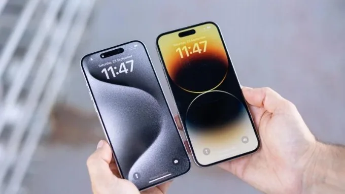 iPhone 15 Pro Max và iPhone 14 Pro Max đều sở hữu màn hình OLED