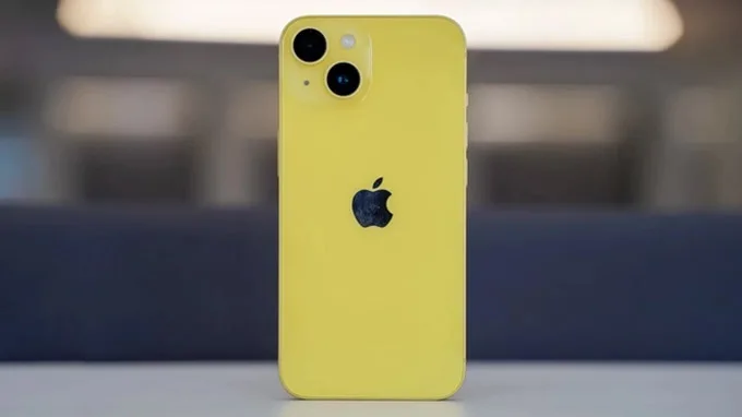 iPhone 14 màu vàng (Yellow) phù hợp với người mệnh Thổ, mệnh Kim